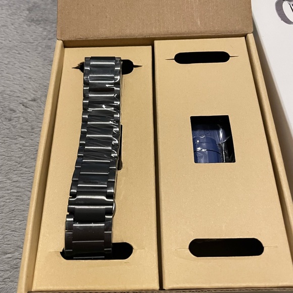 Never used smart watch metal band - Picture 2 of 6